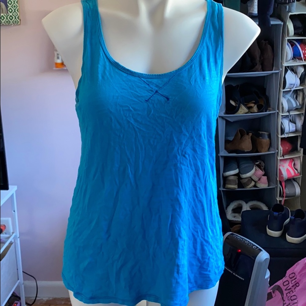 blue tank top